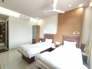 Postel nebo postele na pokoji v ubytování Hotel Pragati