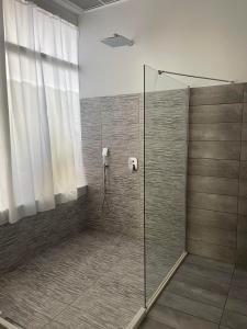 A bathroom at Cinema Zeus Studios - by Avelink