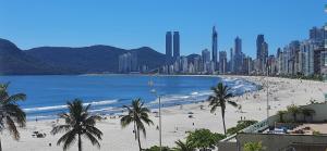 Imagen de la galería de Apto Camboriú - Frente Ao Mar, en Balneário Camboriú