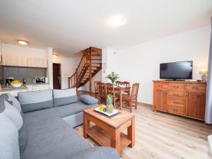 Televízia a/alebo spoločenská miestnosť v ubytovaní Hotel i Apartamenty pod Śnieżnikiem