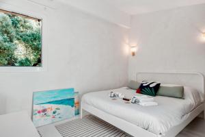 Säng eller sängar i ett rum på Le Mazet Doré - Welkeys