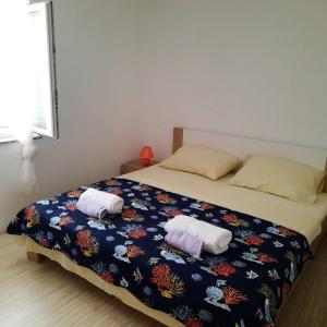Postel nebo postele na pokoji v ubytování Apartmani Loli