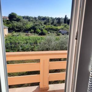 Balkón nebo terasa v ubytování Apartmani Loli