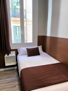 A bed or beds in a room at BCN Urbaness Hotels Bonavista