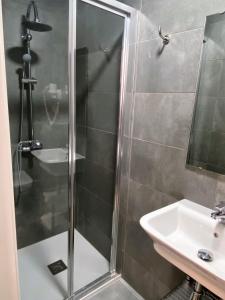 A bathroom at BCN Urbaness Hotels Bonavista
