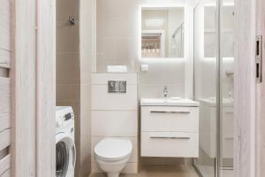 Apartamenty Kapitański Mostek by Renters tesisinde bir banyo