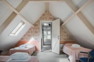 Ένα ή περισσότερα κρεβάτια σε δωμάτιο στο Beautiful English Villa with hottub