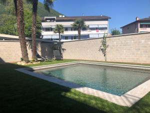 Bazén v ubytování Miranda, Modern Duplex, Garden, Swimming Pool, Parking nebo v jeho okolí