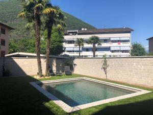 Bazén v ubytování Miranda, Modern Duplex, Garden, Swimming Pool, Parking nebo v jeho okolí