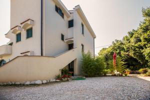 Photo de la galerie de l'établissement Apartments Delfin, à Krk