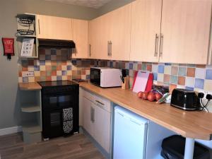 Gallery image of Douglas House, near Hospital, attractive and comfy 2 bedroom House with enclosed yard to rear in Carlisle