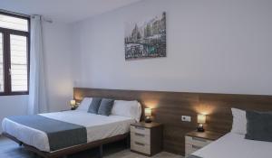 Кровать или кровати в номере Hostal Tartessos