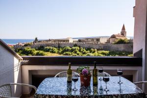 Photo de la galerie de l'établissement Apartments Delfin, à Krk