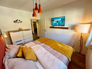 Postel nebo postele na pokoji v ubytování Alpin Art Appartements