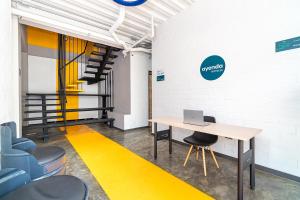 an office with a table and chairs and a laptop at Ayenda Living Box in Cali