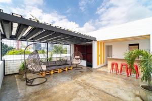 a patio with chairs and a couch and a table at Ayenda Living Box in Cali