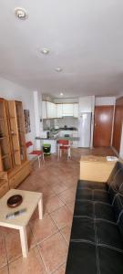 A kitchen or kitchenette at Piso completo de 1 habitación y sofá cama en Canet de Berenguer WIFI incluido