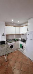 A kitchen or kitchenette at Piso completo de 1 habitación y sofá cama en Canet de Berenguer WIFI incluido