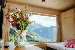 Pemandangan gunung umum atau pemandangan gunung yang diambil dari hotel
