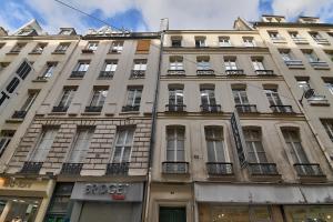 Gallery image of 97 - Urban Colonnes de Buren in Paris