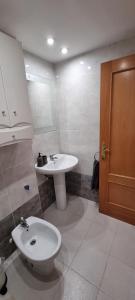 A bathroom at Piso completo de 1 habitación y sofá cama en Canet de Berenguer WIFI incluido
