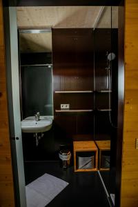 Bilik mandi di Refugio Laudegg