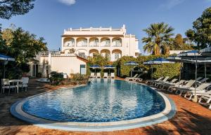 Bazén v ubytování Hotel Regina Palace Terme nebo v jeho okolí
