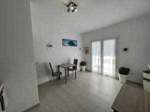 a white living room with a table and chairs at Al Mare da Francesca in Olbia