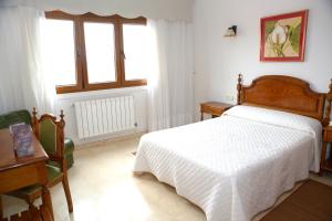 A bed or beds in a room at Hotel Serantes