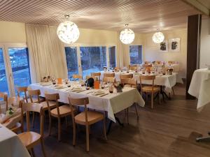 Restaurace v ubytování Hotel zum Hirschen + 37 fotografií