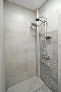 Ένα μπάνιο στο Lovely 2-bedroom apartment with fantastic view
