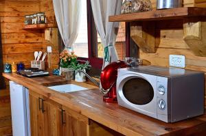 Kuchyň nebo kuchyňský kout v ubytování Yagorov Chalet