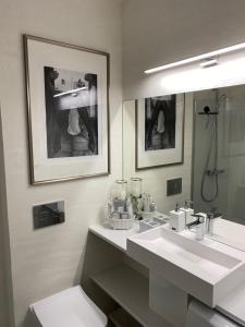 Łazienka w obiekcie PRZYTULNY APARTAMENT Z KOMINKIEM PRZY JEZIORZE
