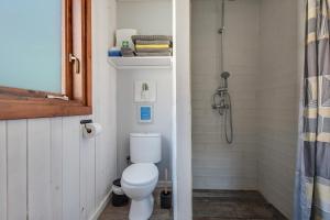 A bathroom at Las Hermanas A