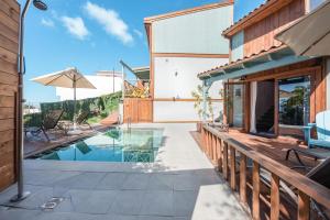 The swimming pool at or close to Las Hermanas A