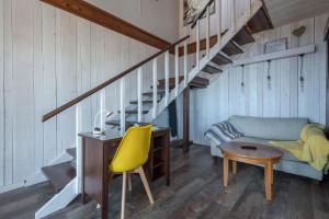 A seating area at Las Hermanas A