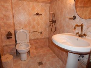 Koupelna v ubytování Ktima Holoway Apartments
