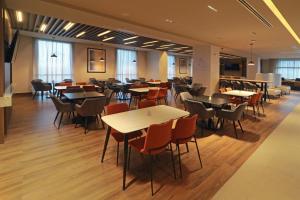 A restaurant or other place to eat at Holiday Inn Express - Monterrey - Fundidora, an IHG Hotel