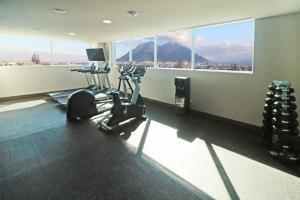 The fitness centre and/or fitness facilities at Holiday Inn Express - Monterrey - Fundidora, an IHG Hotel