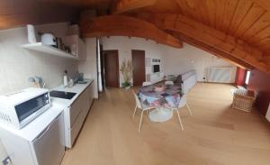 Kuchyňa alebo kuchynka v ubytovaní Appartamento Residenza Lavinia