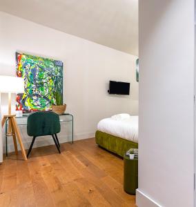 a bedroom with a bed and a desk with a chair at VicomilleSuites Cagliari Adult Only in Cagliari