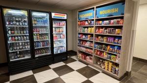 Supermarket nebo jiné obchody v  hotelu nebo okolí