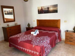 A bed or beds in a room at Corralejo Garden&Relax