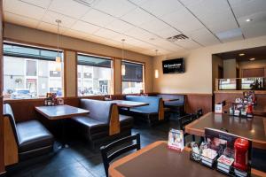 Χώρος καθιστικού στο Sandman Inn Kamloops