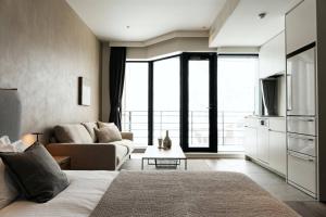 Postel nebo postele na pokoji v ubytování Shinka Niseko + 15 fotografií