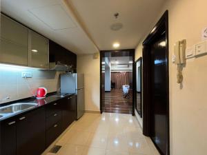 Küche/Küchenzeile in der Unterkunft Raintree home Resort Suites At Bander Sunway Pyramid Hotel Tower