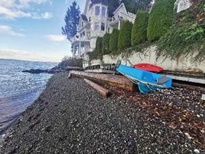 Gallery image of Walkon Waterfront Castle Cove Inn in Chemainus