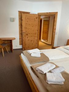 a bedroom with two beds with towels on them at W8 Haus Ganghofer in Leutasch