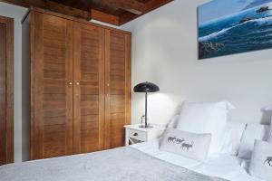 Postel nebo postele na pokoji v ubytování Val de Ruda Luxe 66 by FeelFree Rentals