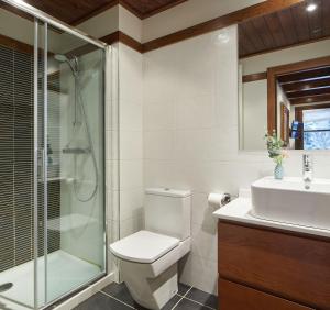 Koupelna v ubytování Val de Ruda Luxe 66 by FeelFree Rentals + 19 fotografií